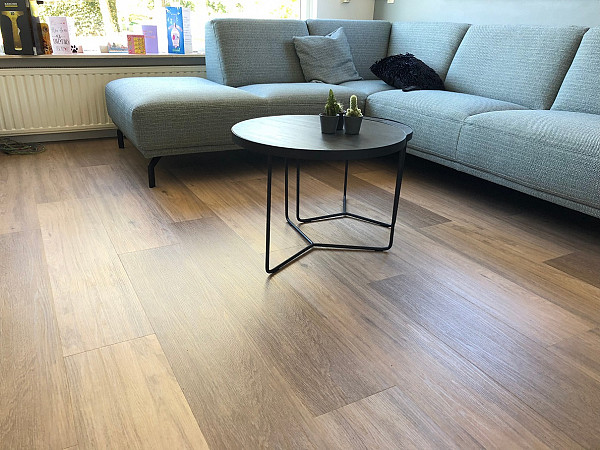 Vinyl flooring for a small rooms image