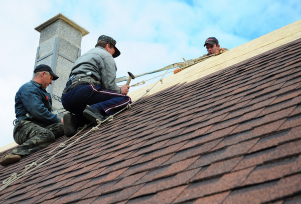 Choosing The Right Roofing Contractor: Tips For Homeowners image